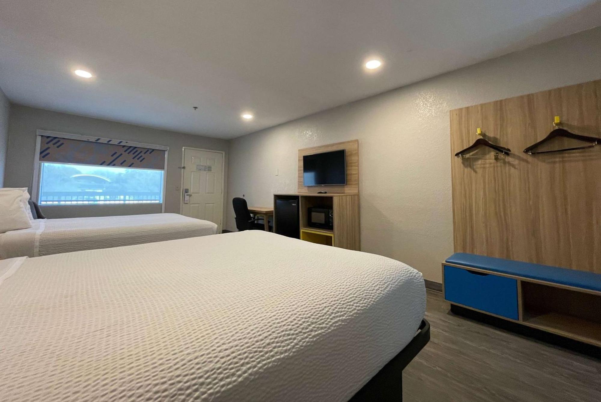 Days Inn By Wyndham Near Seaworld San Antonio Exteriör bild